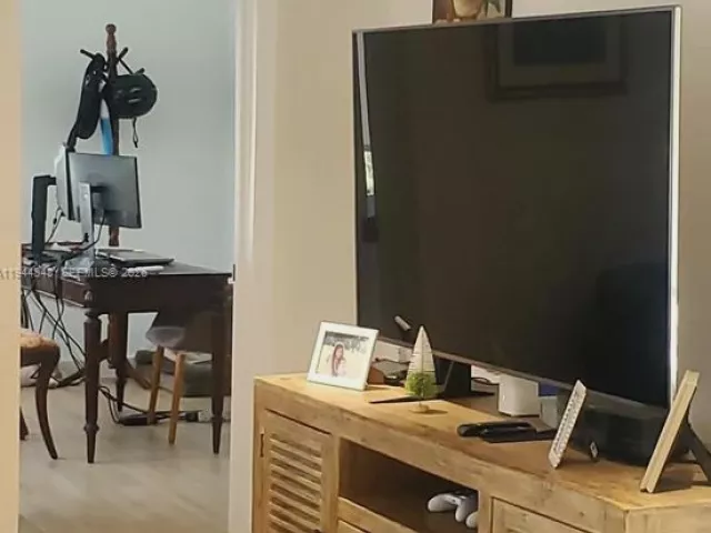 3-bedroom home for rent in Miami - 1600 SW 17th Ave - MondialRealty