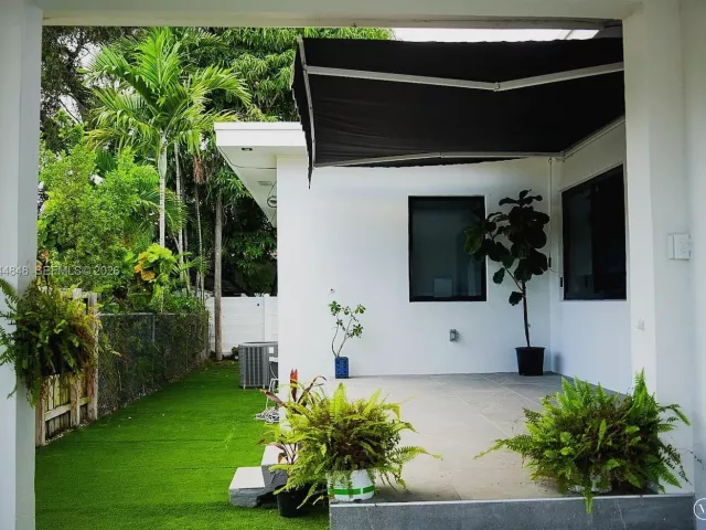 3-bedroom home for rent in Miami - 1600 SW 17th Ave - MondialRealty