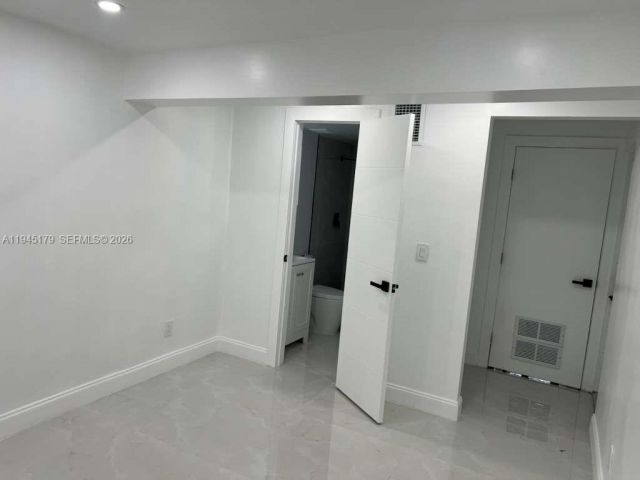 3-bedroom home for rent in Fort Lauderdale - 2850 NW 7th St - MondialRealty