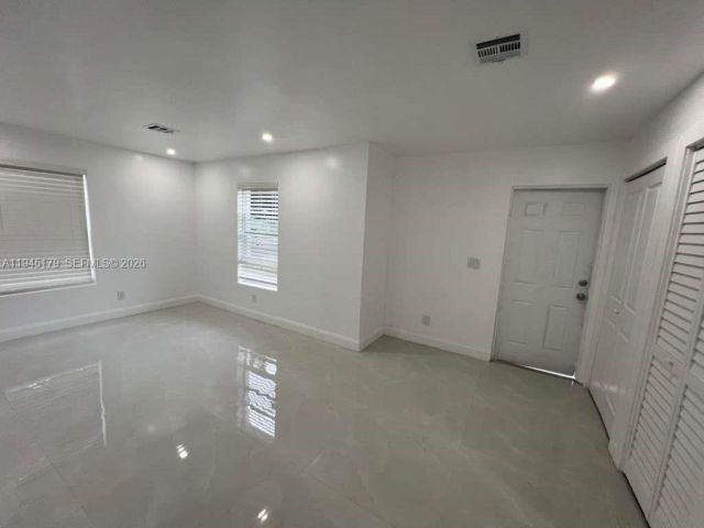 3-bedroom home for rent in Fort Lauderdale - 2850 NW 7th St - MondialRealty