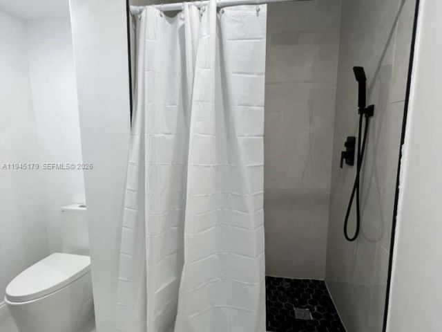 3-bedroom home for rent in Fort Lauderdale - 2850 NW 7th St - MondialRealty