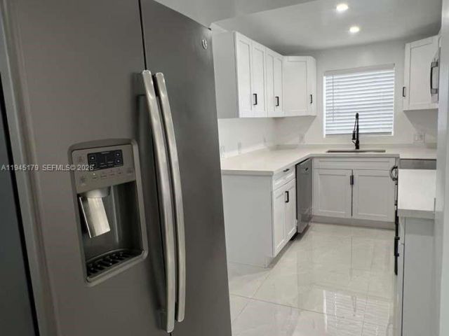 3-bedroom home for rent in Fort Lauderdale - 2850 NW 7th St - MondialRealty