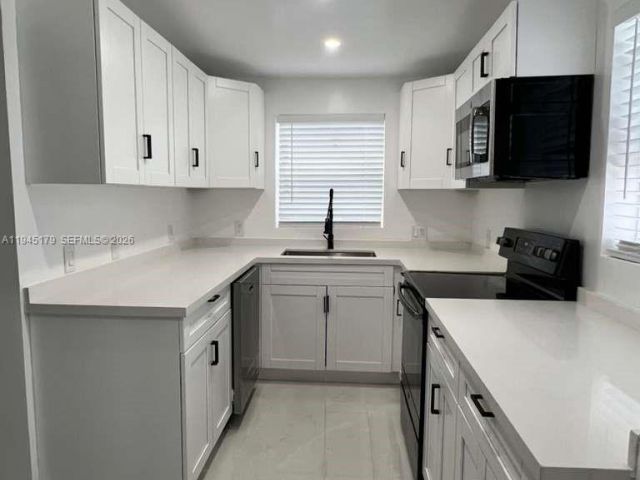 3-bedroom home for rent in Fort Lauderdale - 2850 NW 7th St - MondialRealty