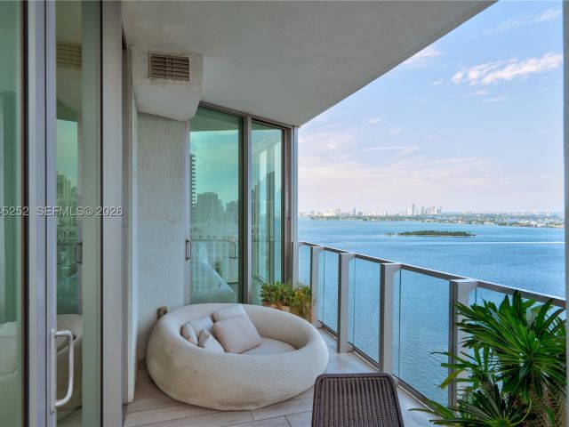 1-bedroom condo for sale in Miami - 2900 NE 7th Ave 2309 - MondialRealty