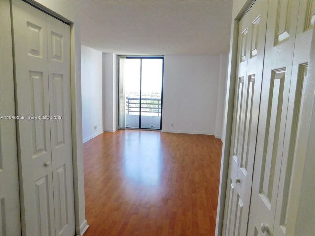 Apartment for rent  Unit #1002 - photo 7438268