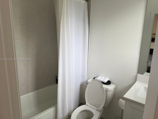 3-bedroom home for rent in Miami - 887 NE 211th St - MondialRealty