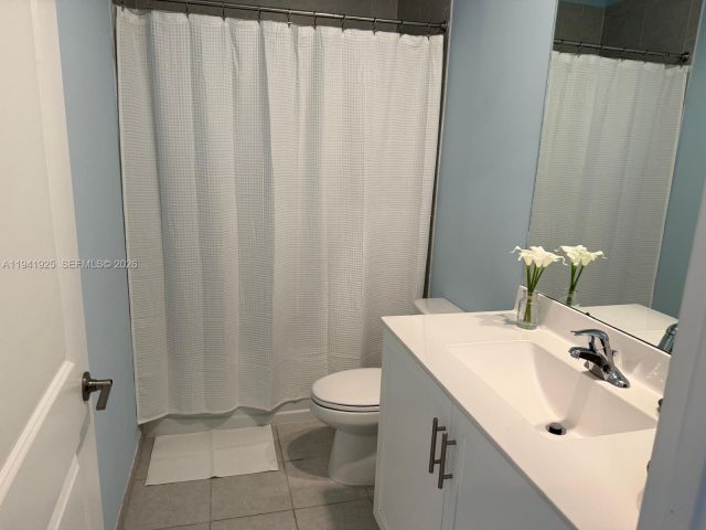 3-bedroom home for rent in Miami - 887 NE 211th St - MondialRealty