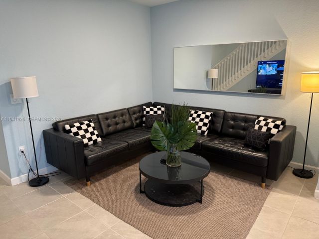 3-bedroom home for rent in Miami - 887 NE 211th St - MondialRealty