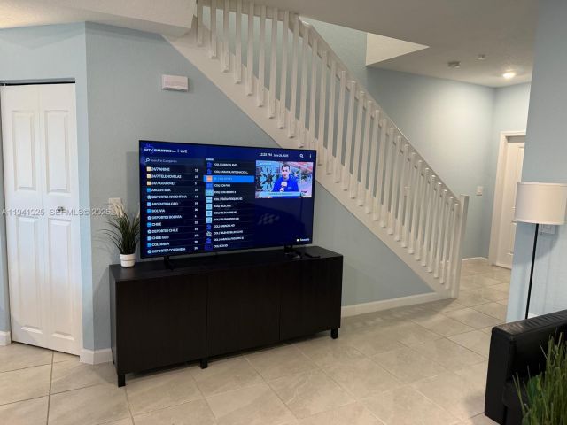 3-bedroom home for rent in Miami - 887 NE 211th St - MondialRealty