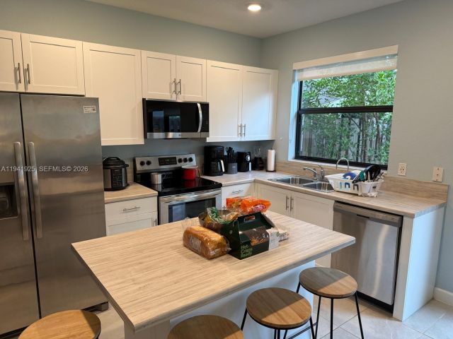 3-bedroom home for rent in Miami - 887 NE 211th St - MondialRealty