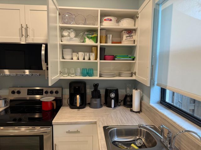 3-bedroom home for rent in Miami - 887 NE 211th St - MondialRealty