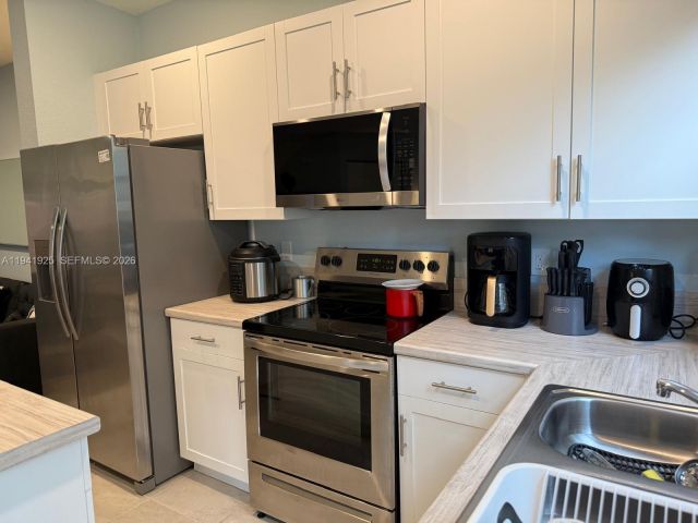 3-bedroom home for rent in Miami - 887 NE 211th St - MondialRealty