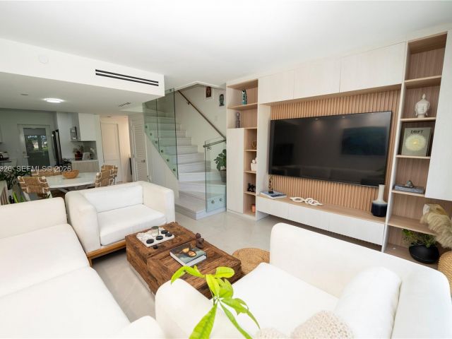 Home for rent at 881 Ocean Dr TH15 - photo 7119494