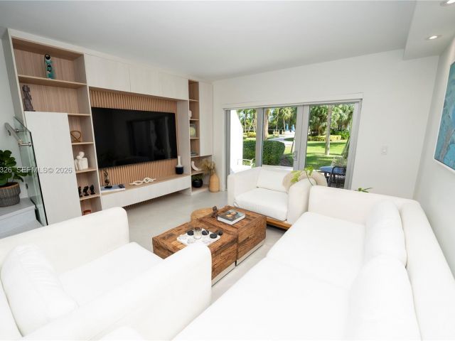 Home for rent at 881 Ocean Dr TH15 - photo 7119498