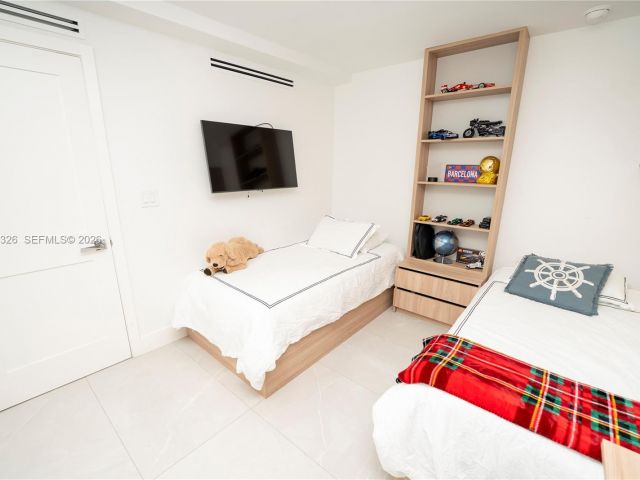 Home for rent at 881 Ocean Dr TH15 - photo 7119502