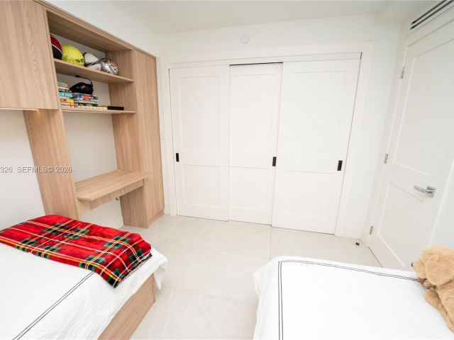 Home for rent at 881 Ocean Dr TH15 - photo 7119504