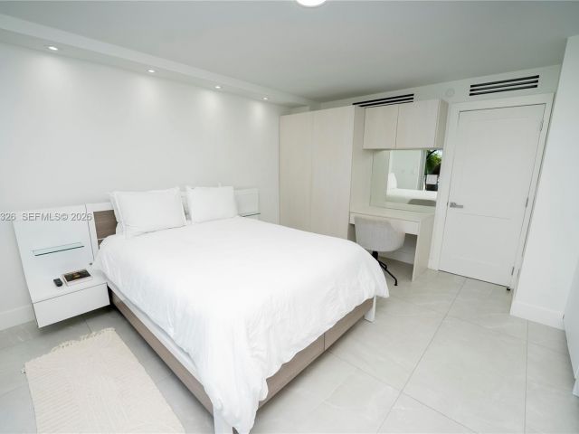 Home for rent at 881 Ocean Dr TH15 - photo 7119507