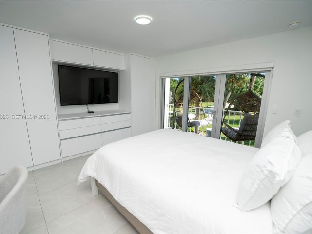 Home for rent at 881 Ocean Dr TH15 - photo 7119508