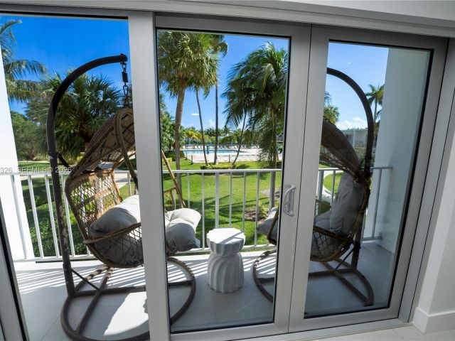 Home for rent at 881 Ocean Dr TH15 - photo 7119510