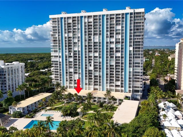 Home for rent at 881 Ocean Dr TH15 - photo 7119512