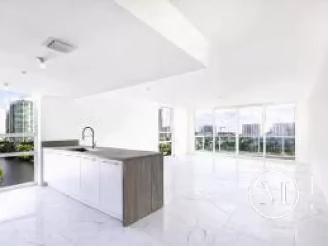 3-bedroom condo for sale in Sunny Isles Beach - 400 Sunny Isles Boulevard 1022 - MondialRealty