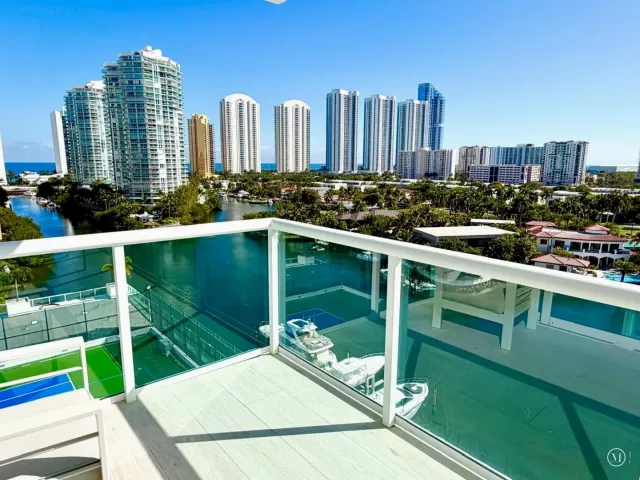 3-bedroom condo for sale in Sunny Isles Beach - 400 Sunny Isles Boulevard 1022 - MondialRealty