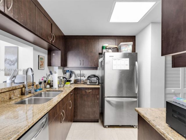 Apartment for rent  Unit #1606 - photo 7122404