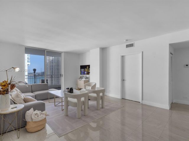 Apartment for rent  Unit #1606 - photo 7122410