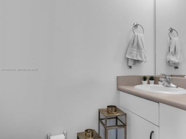 Apartment for rent  Unit #1606 - photo 7287401