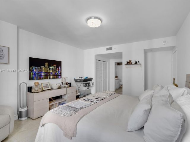 Apartment for rent  Unit #1606 - photo 7287407