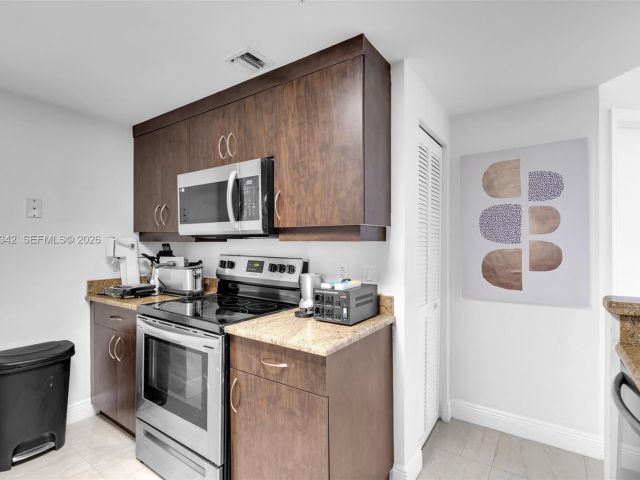 Apartment for rent  Unit #1606 - photo 7287410