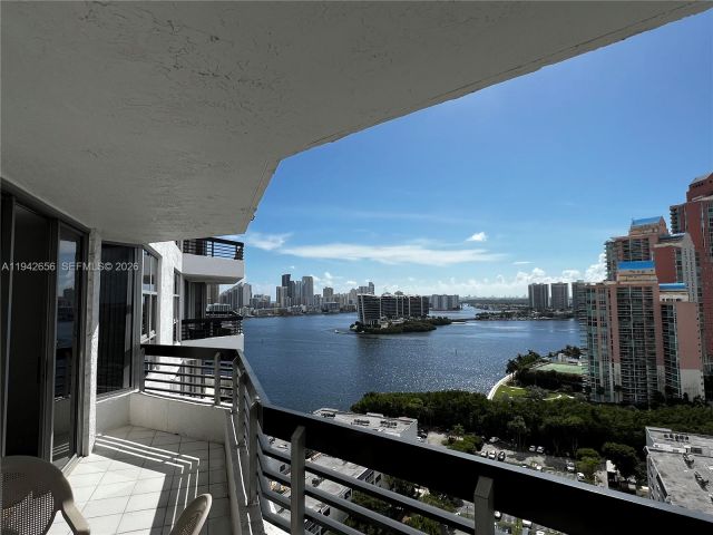2-bedroom condo for rent in Aventura - 3400 NE 192nd St 2102 - MondialRealty