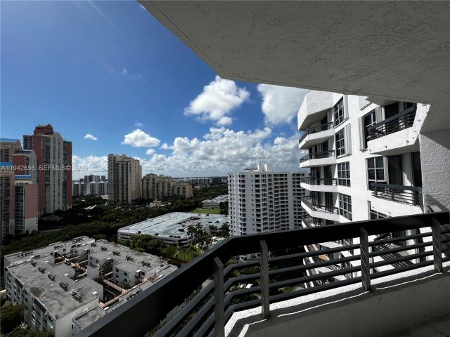 2-bedroom condo for rent in Aventura - 3400 NE 192nd St 2102 - MondialRealty