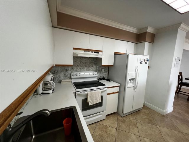 2-bedroom condo for rent in Aventura - 3400 NE 192nd St 2102 - MondialRealty