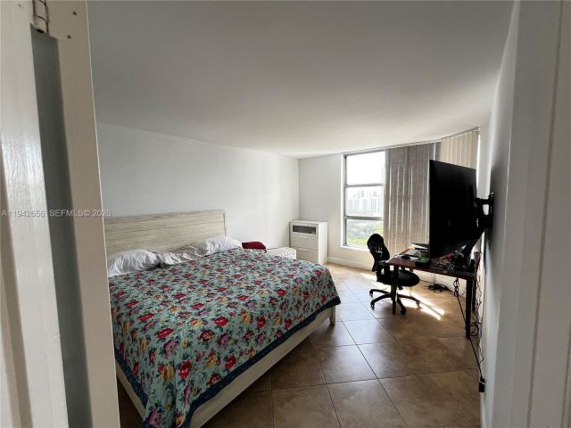 2-bedroom condo for rent in Aventura - 3400 NE 192nd St 2102 - MondialRealty