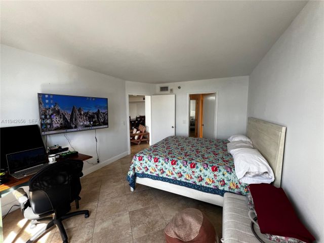 2-bedroom condo for rent in Aventura - 3400 NE 192nd St 2102 - MondialRealty