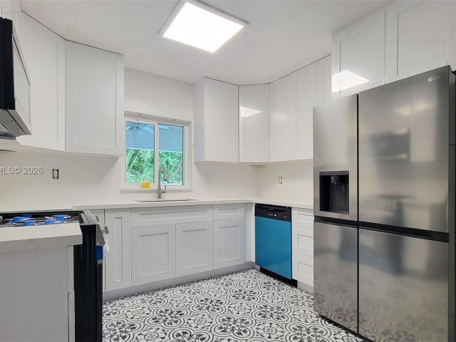 Home for rent at 14325 NE 8th Ave - photo 7119309