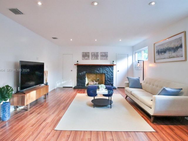 Home for rent at 14325 NE 8th Ave - photo 7119312