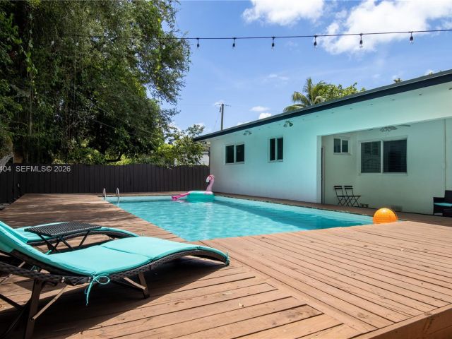 Home for rent at 14325 NE 8th Ave - photo 7119317