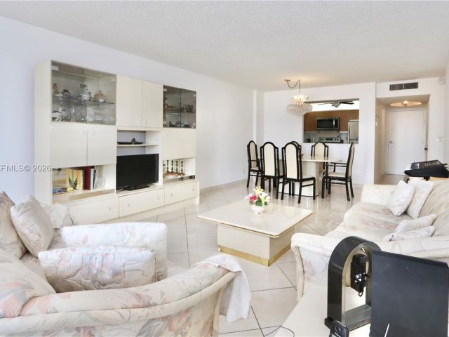 Apartment for sale  Unit #806 - photo 7444281