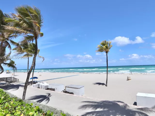 1-bedroom condo for sale in Hollywood - 2401 S Ocean Dr 806 - MondialRealty