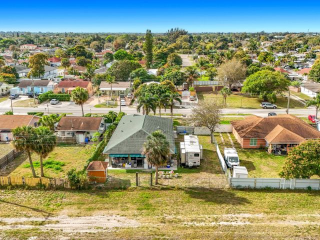 3-bedroom home for sale in West Palm Beach - 2643 Kentucky Street - MondialRealty