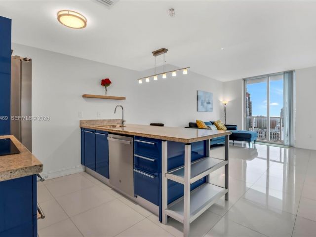 1-bedroom condo for sale in Miami - 185 SW 7th St 3508 - MondialRealty
