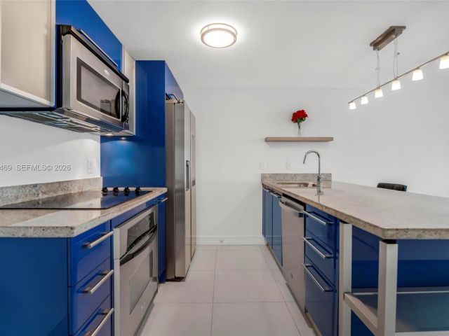 1-bedroom condo for sale in Miami - 185 SW 7th St 3508 - MondialRealty