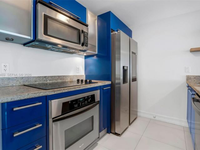1-bedroom condo for sale in Miami - 185 SW 7th St 3508 - MondialRealty