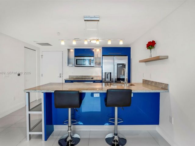 1-bedroom condo for sale in Miami - 185 SW 7th St 3508 - MondialRealty
