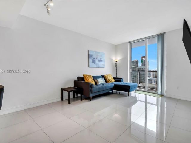 1-bedroom condo for sale in Miami - 185 SW 7th St 3508 - MondialRealty