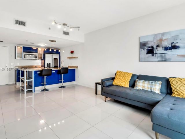 1-bedroom condo for sale in Miami - 185 SW 7th St 3508 - MondialRealty