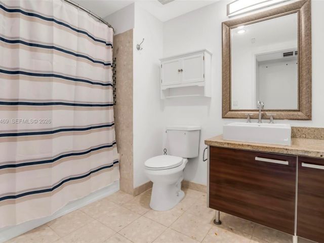 1-bedroom condo for sale in Miami - 185 SW 7th St 3508 - MondialRealty