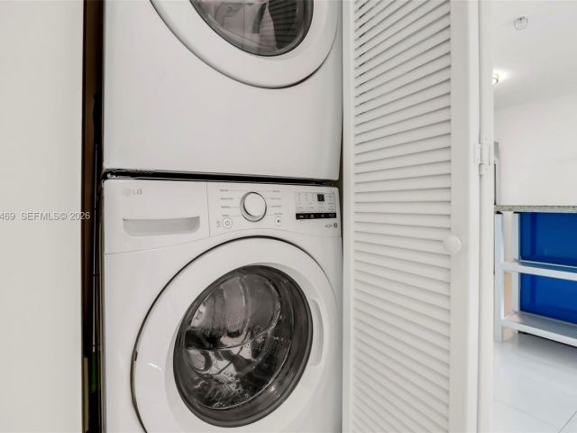 1-bedroom condo for sale in Miami - 185 SW 7th St 3508 - MondialRealty